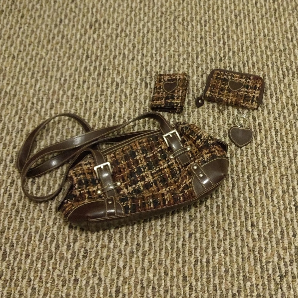 Knit Brown Shoulder Bag with Matching Accessories